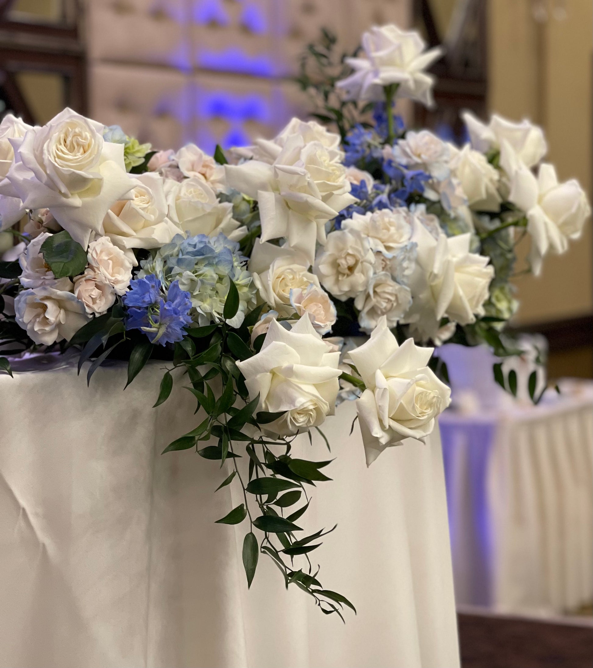 White roses for the dinner table in Highland Park, IL by Luminous Blooms